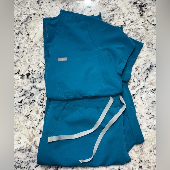 Figs Women's Scrub Top - Picture 4 of 5